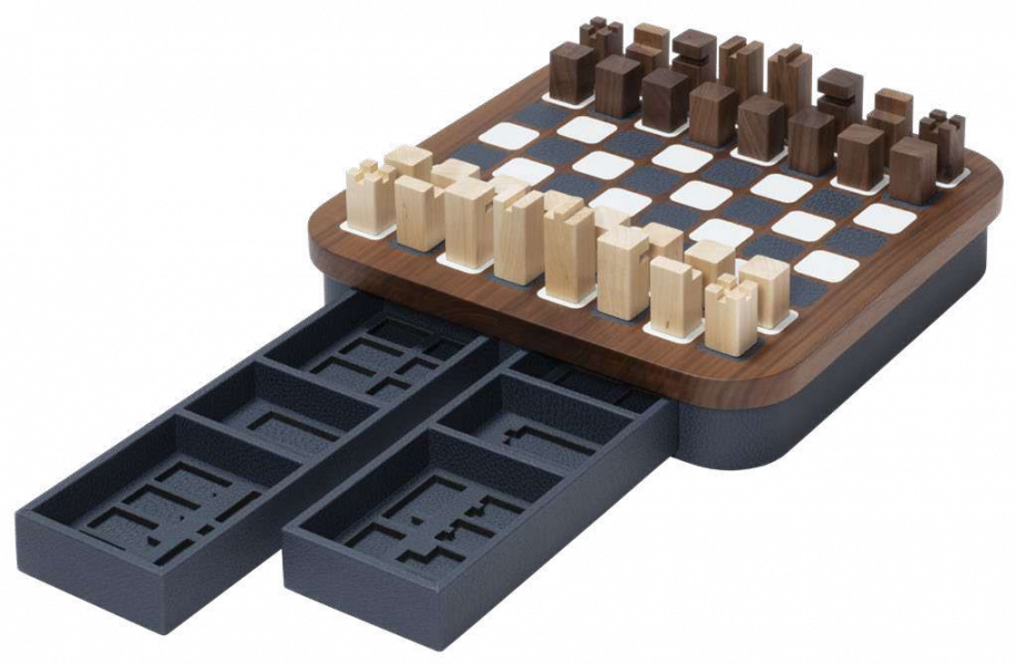 Delos wood chess set