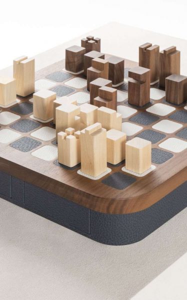 Delos wood chess set