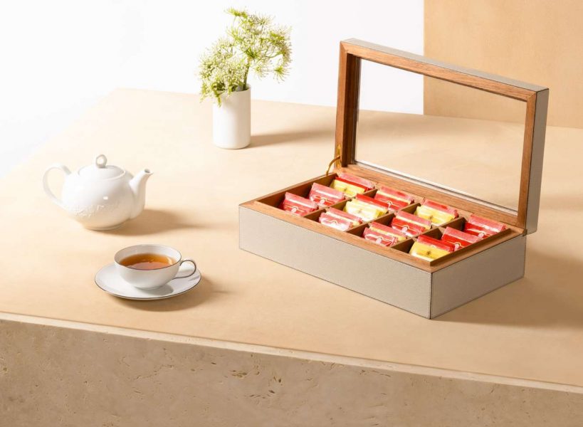 TEA BOX WITH TRANSPARENT PLEXIGLASS LID