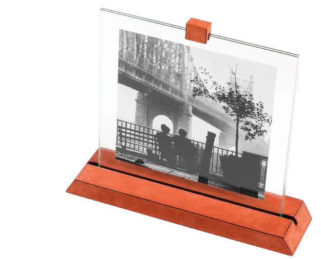IO PICTURE FRAME